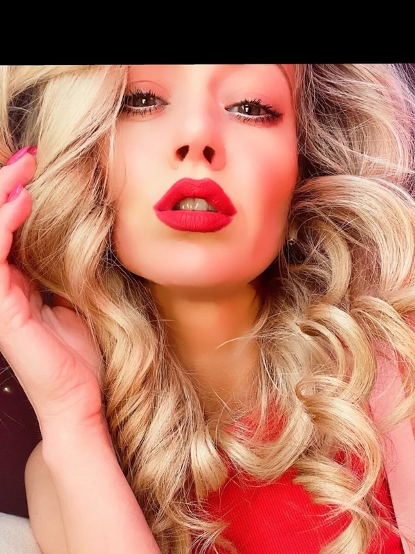 AubriLuv OnlyFans creator with artistic content