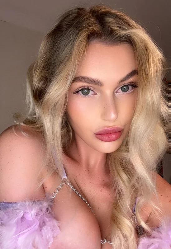 Aurora Angel OnlyFans profile