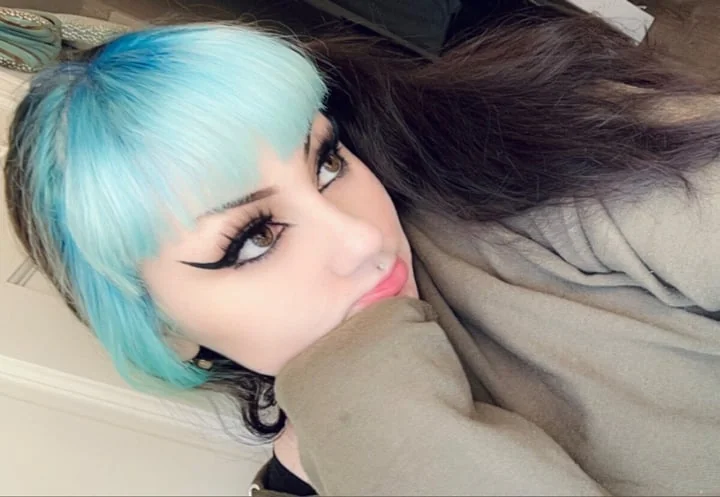 Avamyers OnlyFans Profile Avamyers OnlyFans creator with a beautiful garden