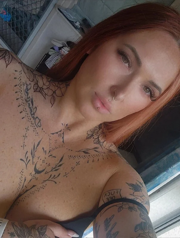 Avarose7 OnlyFans profile with intimate content