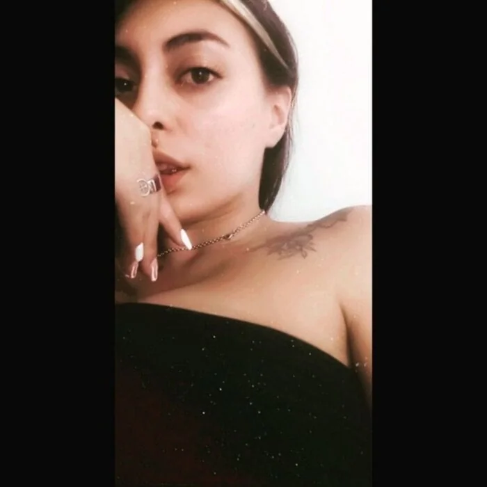 ayelen striking OnlyFans slim creator