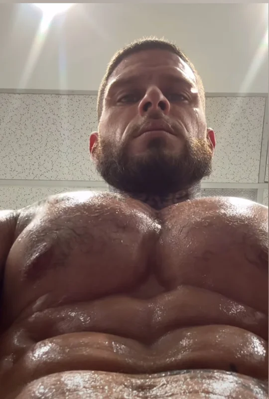 Barbeast OnlyFans creator with XXX rated content.