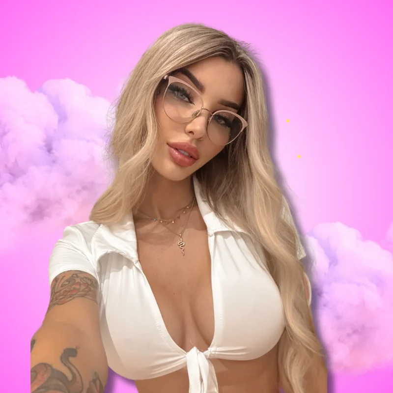 Sexy Cheerleader OnlyFans creator with playful charm