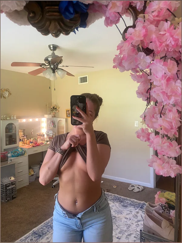 Holly - OnlyFans Creator Profile Picture