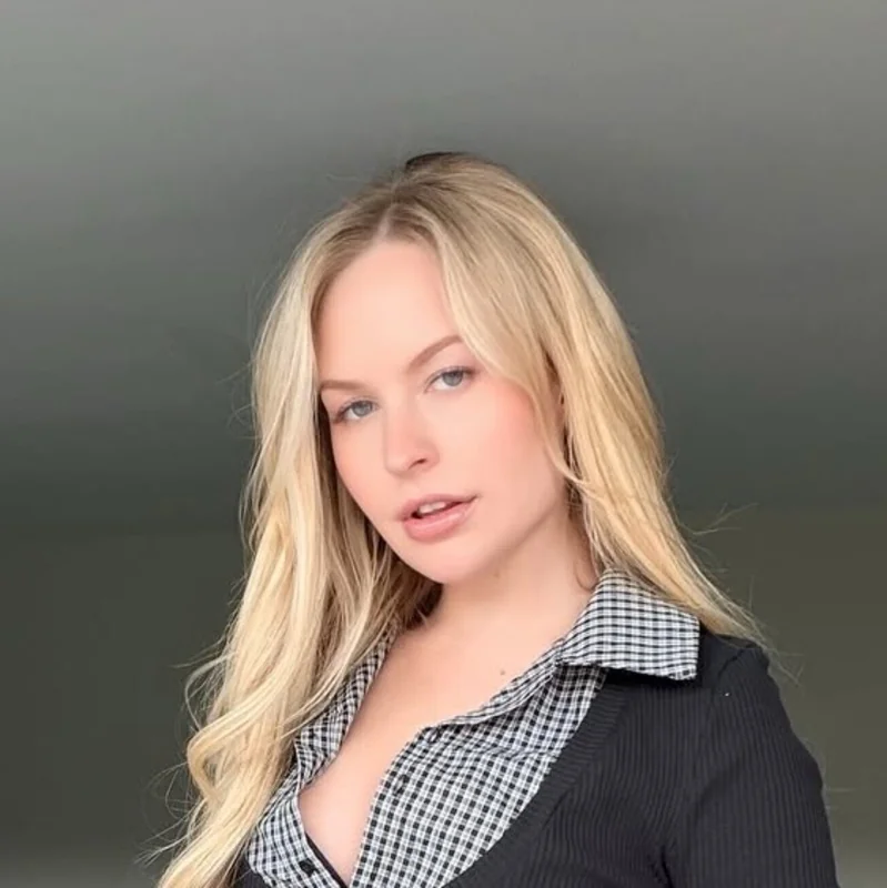 Bblondie24 OnlyFans creator with engaging content