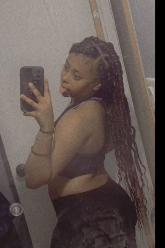 Camm OnlyFans creator with curvy attributes