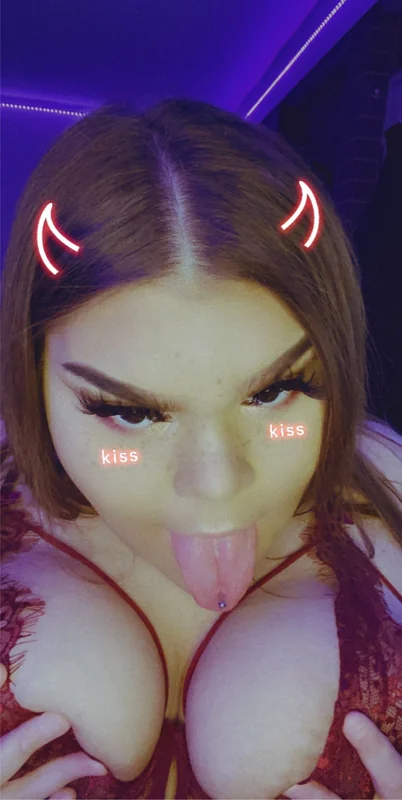 Shanika OnlyFans busty creator