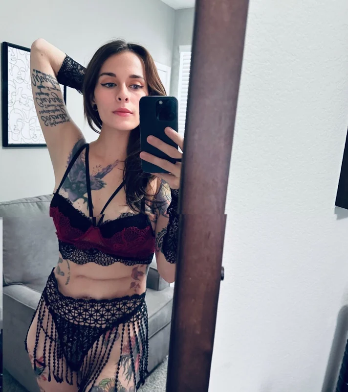 Queen Ellie FREE - OnlyFans Creator Profile Picture