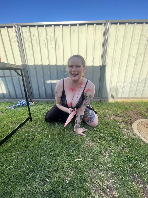 Bee OnlyFans tattooed girl