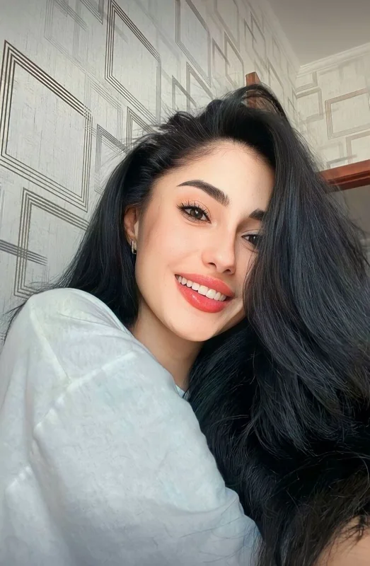 Bella OnlyFans Profile Bella OnlyFans creator with a captivating personality