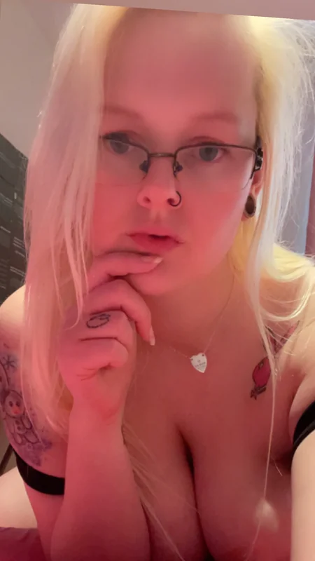 Bella is wet OnlyFans profile