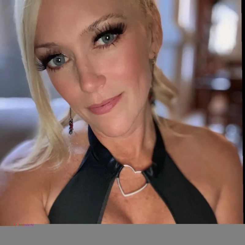 Bella Sweet After Dark - OnlyFans Creator Profile Picture