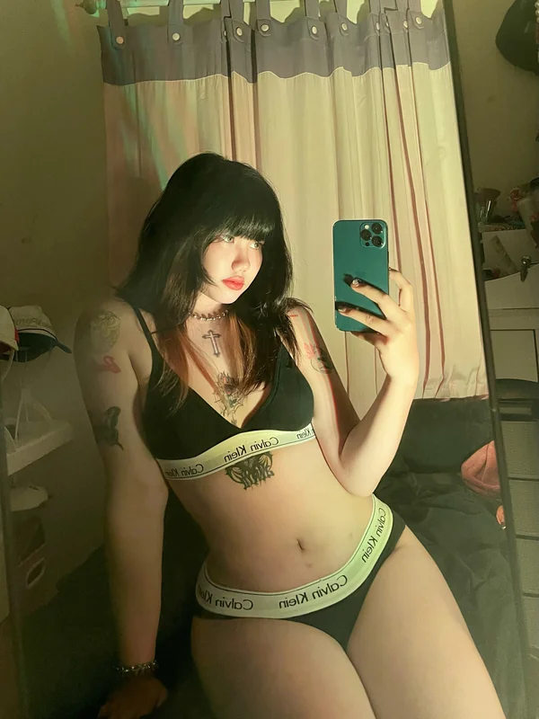 𝑩𝑬𝑵𝒁𝑶 OnlyFans creator from Thailand