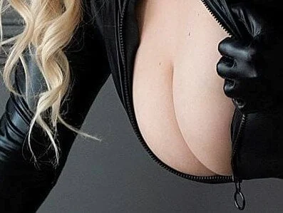Big Titty Tina OnlyFans Profile Big Titty Tina OnlyFans with big real breasts