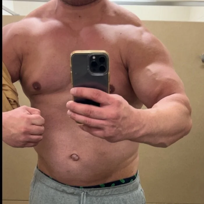 Bigdaddybuff OnlyFans creator with explicit content