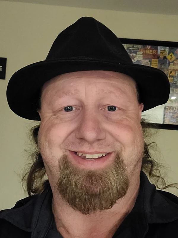 Bigdaddyfish OnlyFans creator showcasing his content