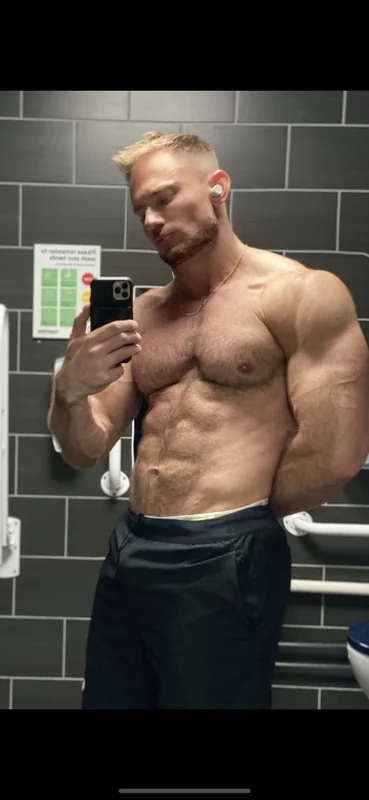 Bigvikingxxl OnlyFans Creator Bigvikingxxl OnlyFans big muscle hairy man