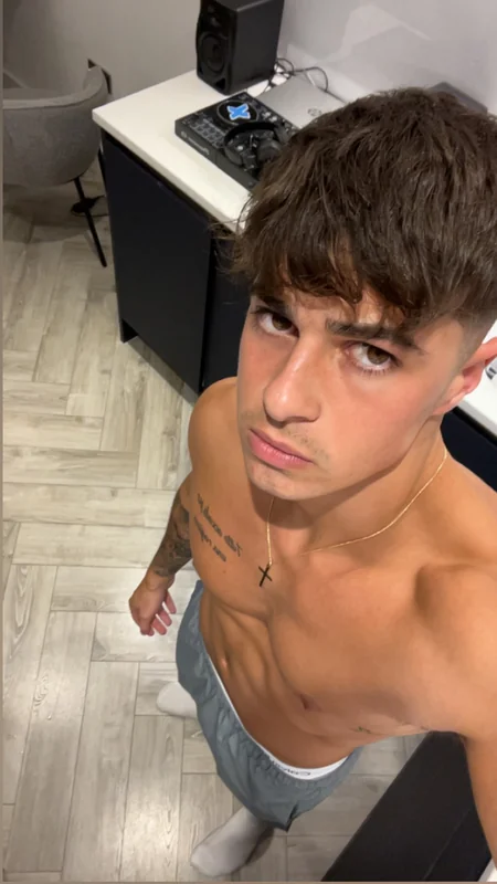 Bigzee OnlyFans ex-military creator with hot abs