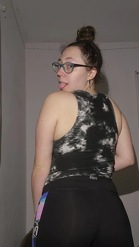 Liv OnlyFans creator with big ass and glasses