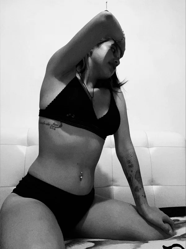 Ana Caro OnlyFans tattooed pierced creator