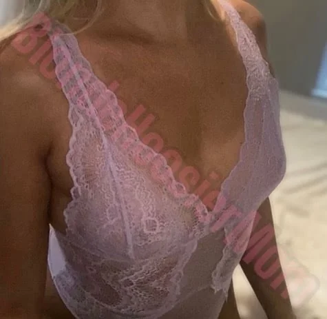 blondehoosiermom - OnlyFans Creator Profile Picture
