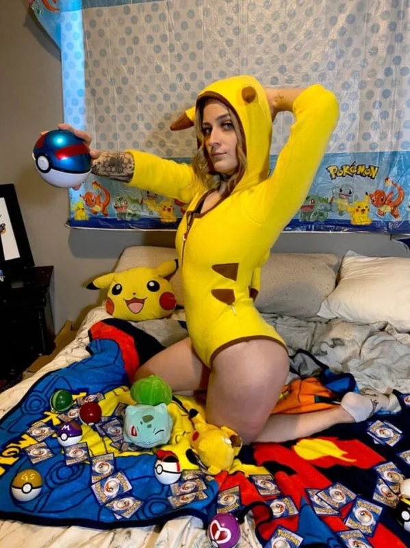 Blondekittygurl OnlyFans cosplayer and horror fan