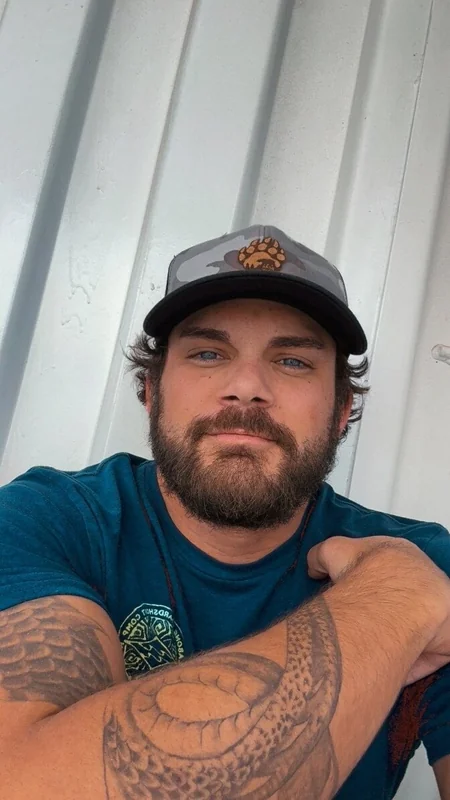 Blue Eyed Jonas Profile Blue Eyed Jonas OnlyFans Aircraft Mechanic