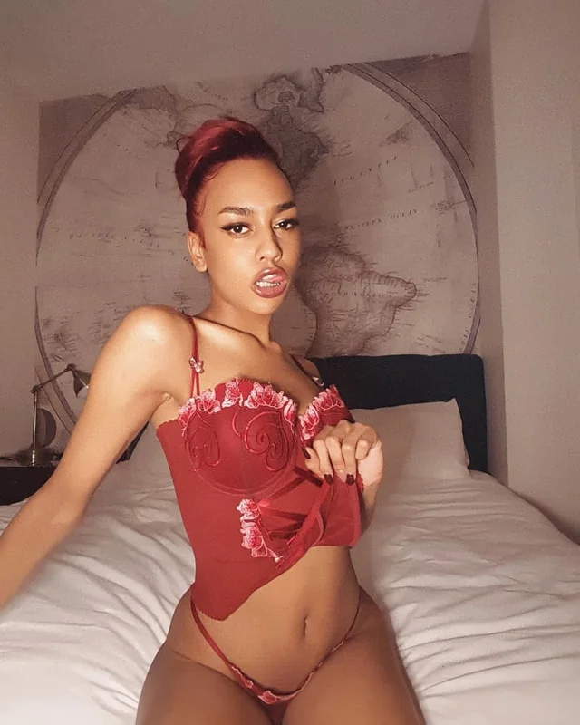 Bluelah OnlyFans Creator Bluelah OnlyFans model from London