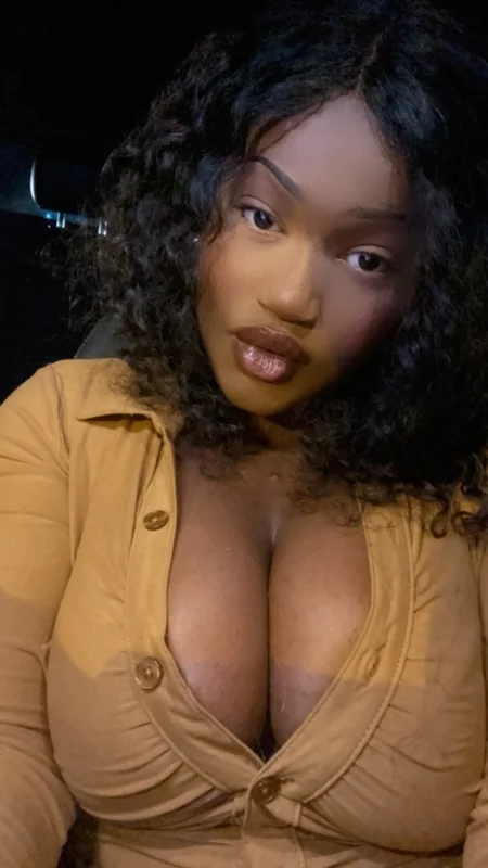 Bonitaaaxxx OnlyFans creator with captivating content