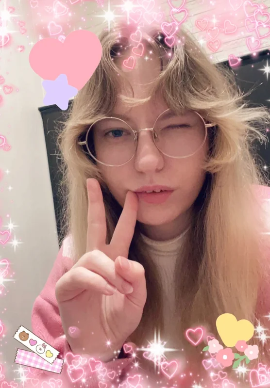 Bonnie OnlyFans tiny chubby girl