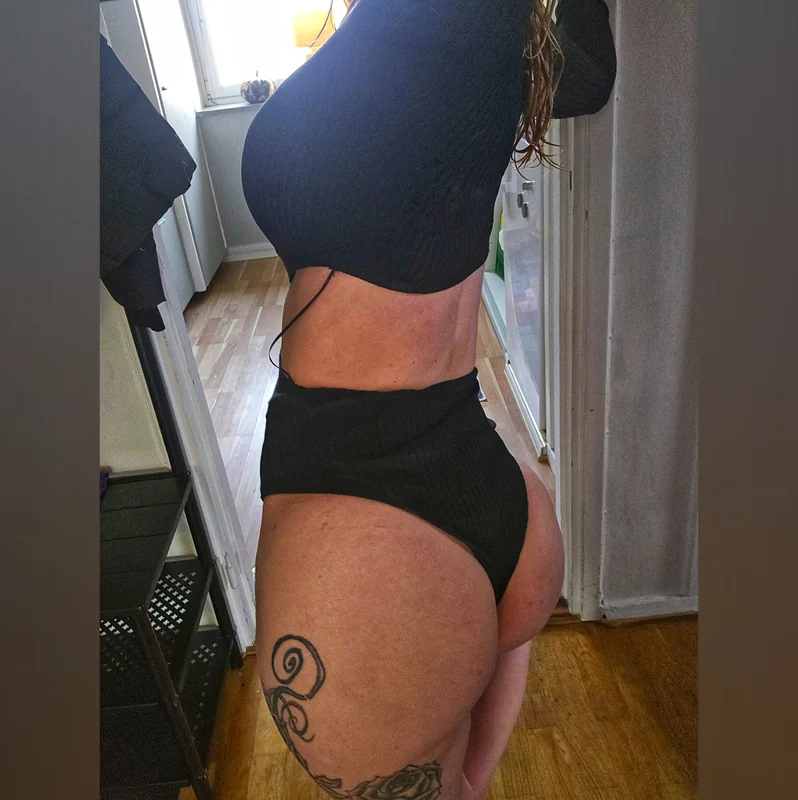 Emma75G OnlyFans Profile Emma75G OnlyFans creator with body art