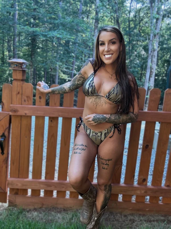 Bottomland Brunette - OnlyFans Creator Profile Picture