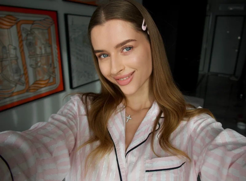 British Blonde OnlyFans creator with exclusive content
