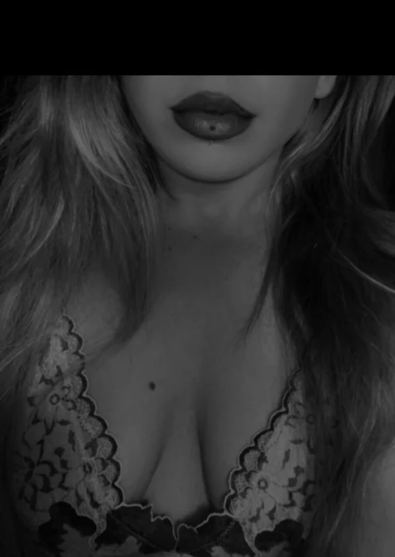 Brookekhalifa on OnlyFans petite creator