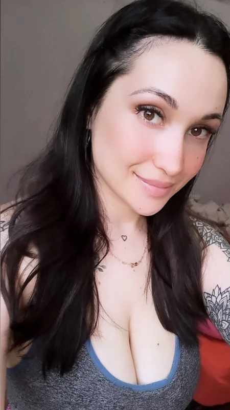 Bruna OnlyFans Creator with Curvy Appearance