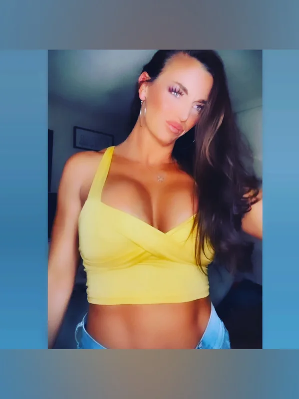 B OnlyFans brunette mommy
