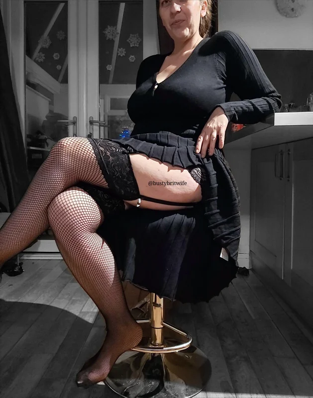 Bustybritwife OnlyFans creator with exclusive content