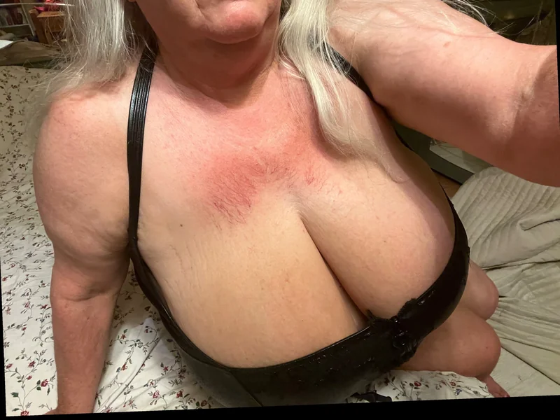 Bustysarita OnlyFans profile