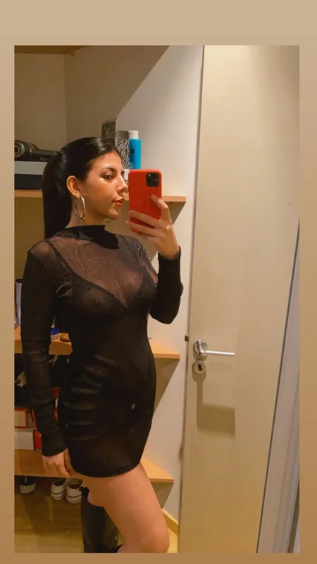 MARI OnlyFans Busty Creator