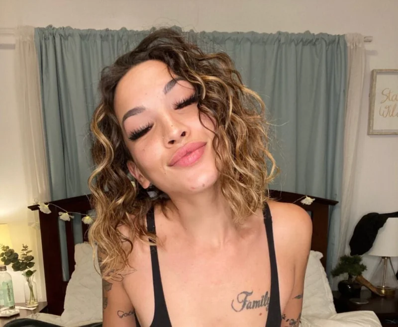 ! OnlyFans creator with exclusive content