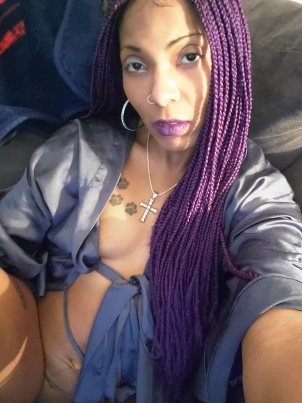 Caramelredd1 OnlyFans creator with exclusive content