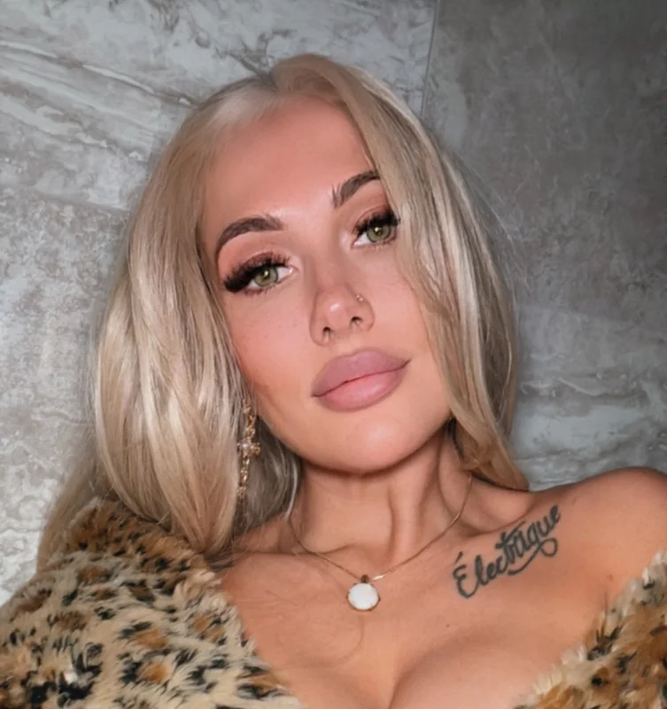 Carly Electric - OnlyFans Creator Profile Picture