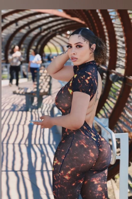 CC.Summerz OnlyFans Profile CC.Summerz OnlyFans creator with big assets