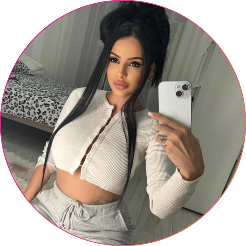 Celinefree OnlyFans Profile celinefree OnlyFans creator with playful energy