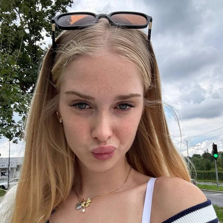 Celine Ren - OnlyFans Creator Profile Picture