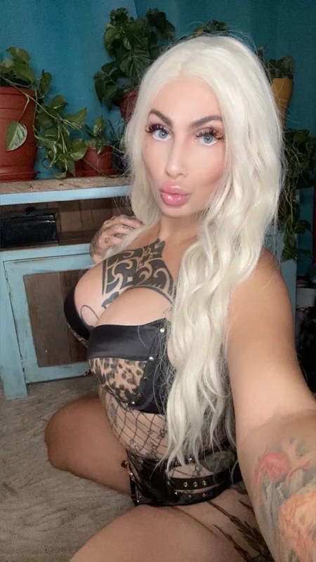 SPLIT TONGUE BIMBO on OnlyFans SPLIT TONGUE BIMBO OnlyFans Blonde Creator