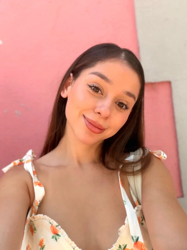 Chloe OnlyFans artist and dog lover