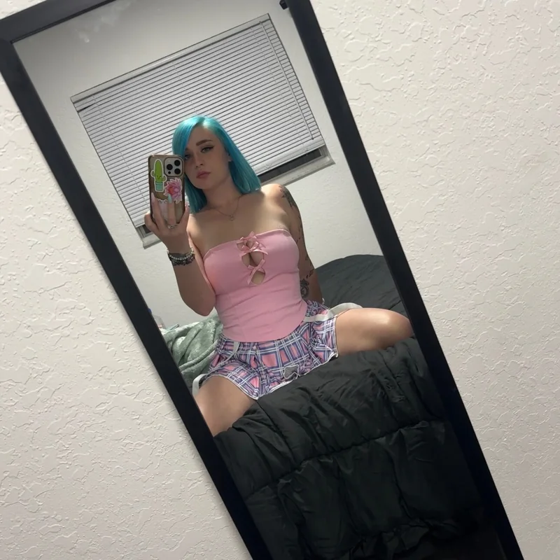 Chloeemae OnlyFans Creator with exclusive content