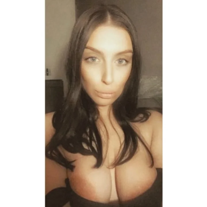 Chloeindia OnlyFans Curvy Brunette Creator