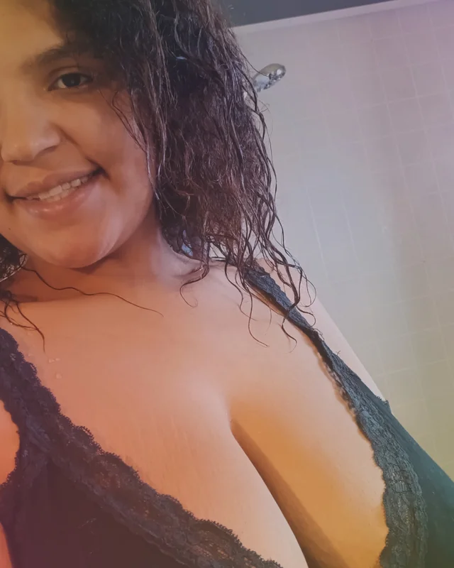 Chxcxlategoddes OnlyFans brunette and curvy creator